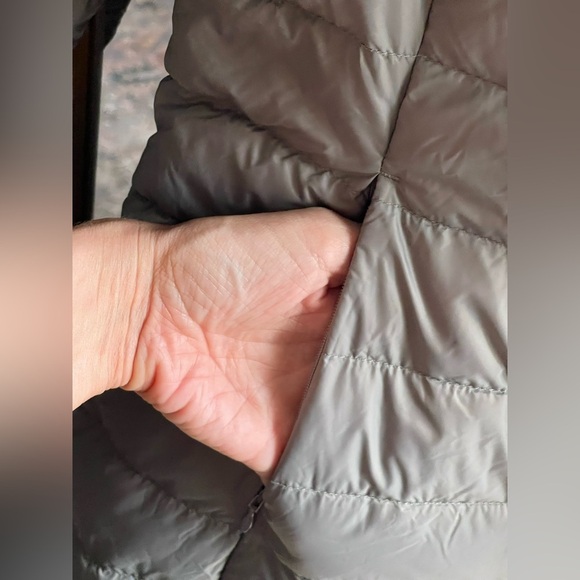 NWT Quince Lightweight Down Long Women’s Hooded Puffer Jacket in Silver/Gray - Picture 4 of 9